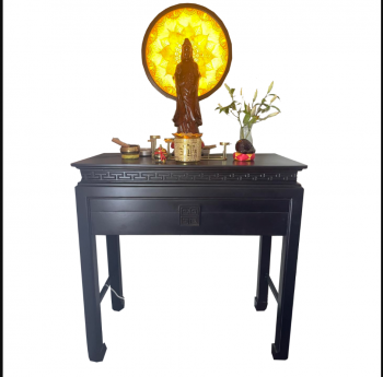 Người 24 tuổi tự lập bàn thờ Phật và bàn thờ gia tiên không?